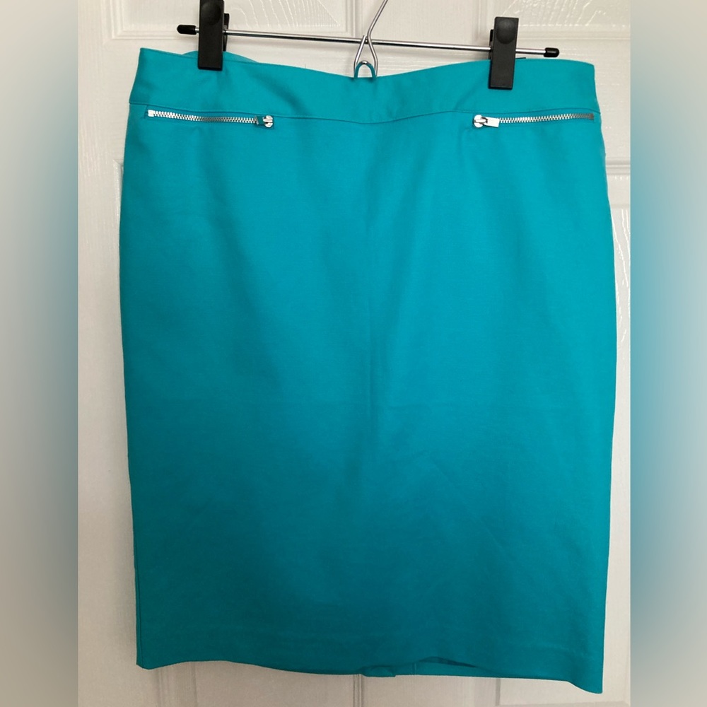 Van Heusen Studios size 8 pencil skirt turquoise color, new with tags